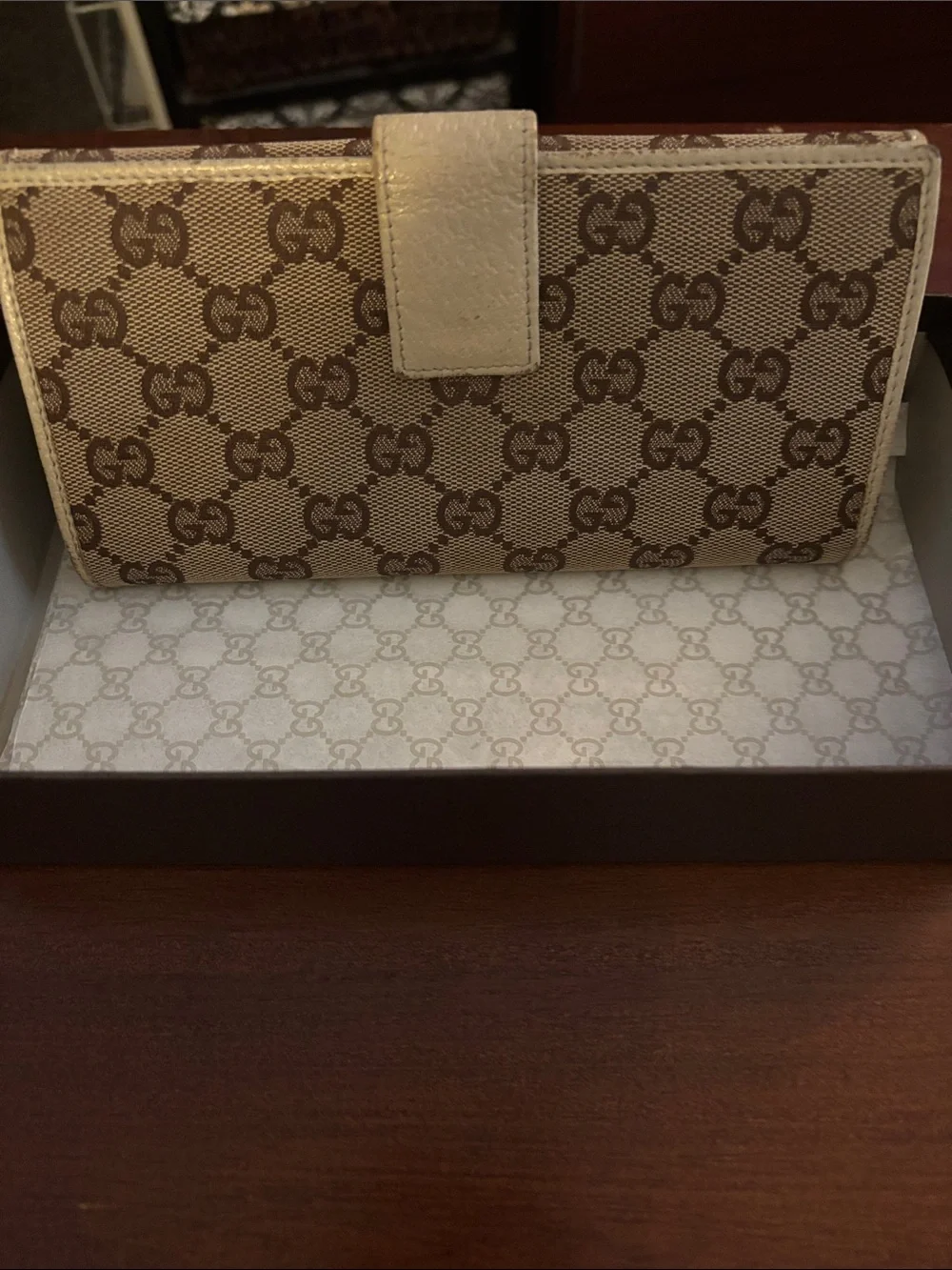 Gucci Beige and Brown GG Canvas Continental Wallet with Gold Plate - Picture 4 of 12